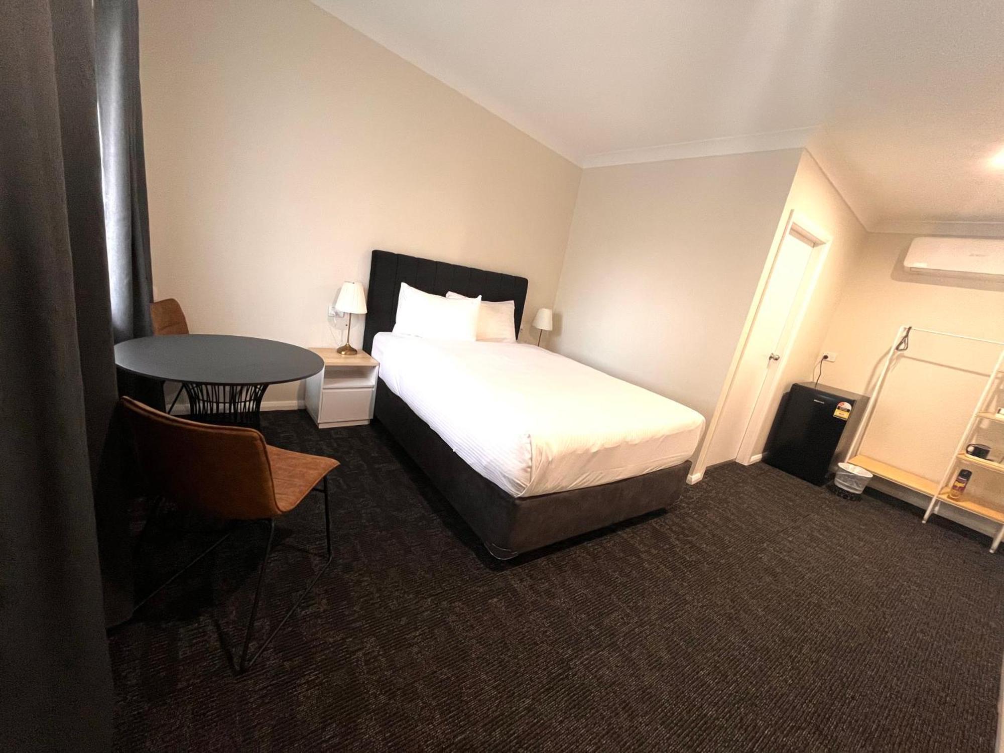 Seven Inn Wagga Wagga Bagian luar foto