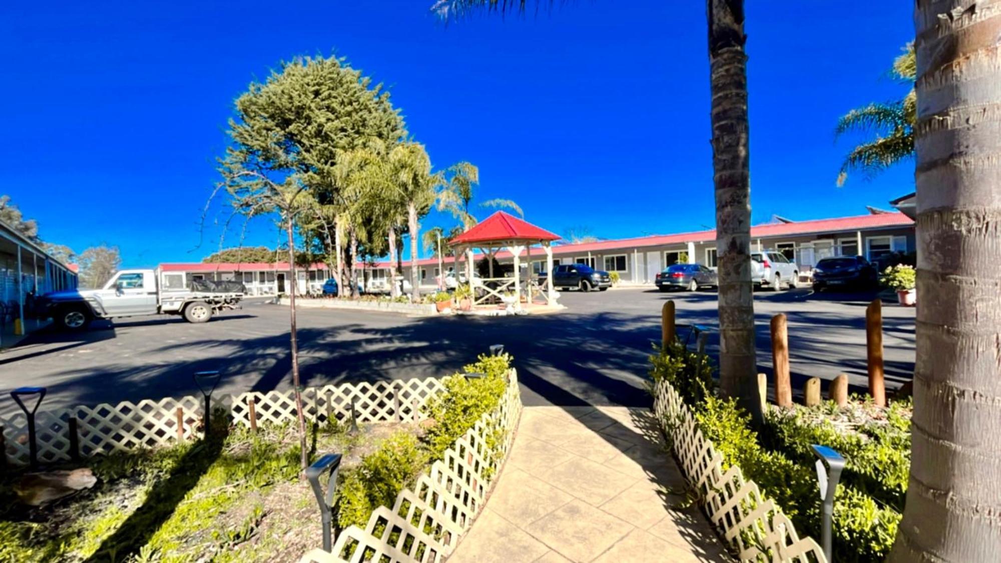 Seven Inn Wagga Wagga Bagian luar foto